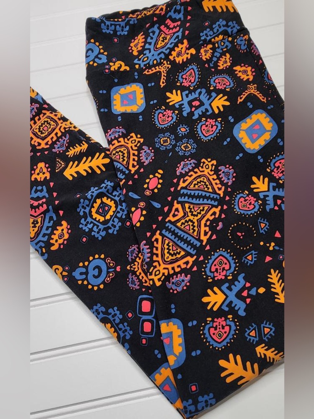 LuLaRoe | TC Colorful Aztec Leggings